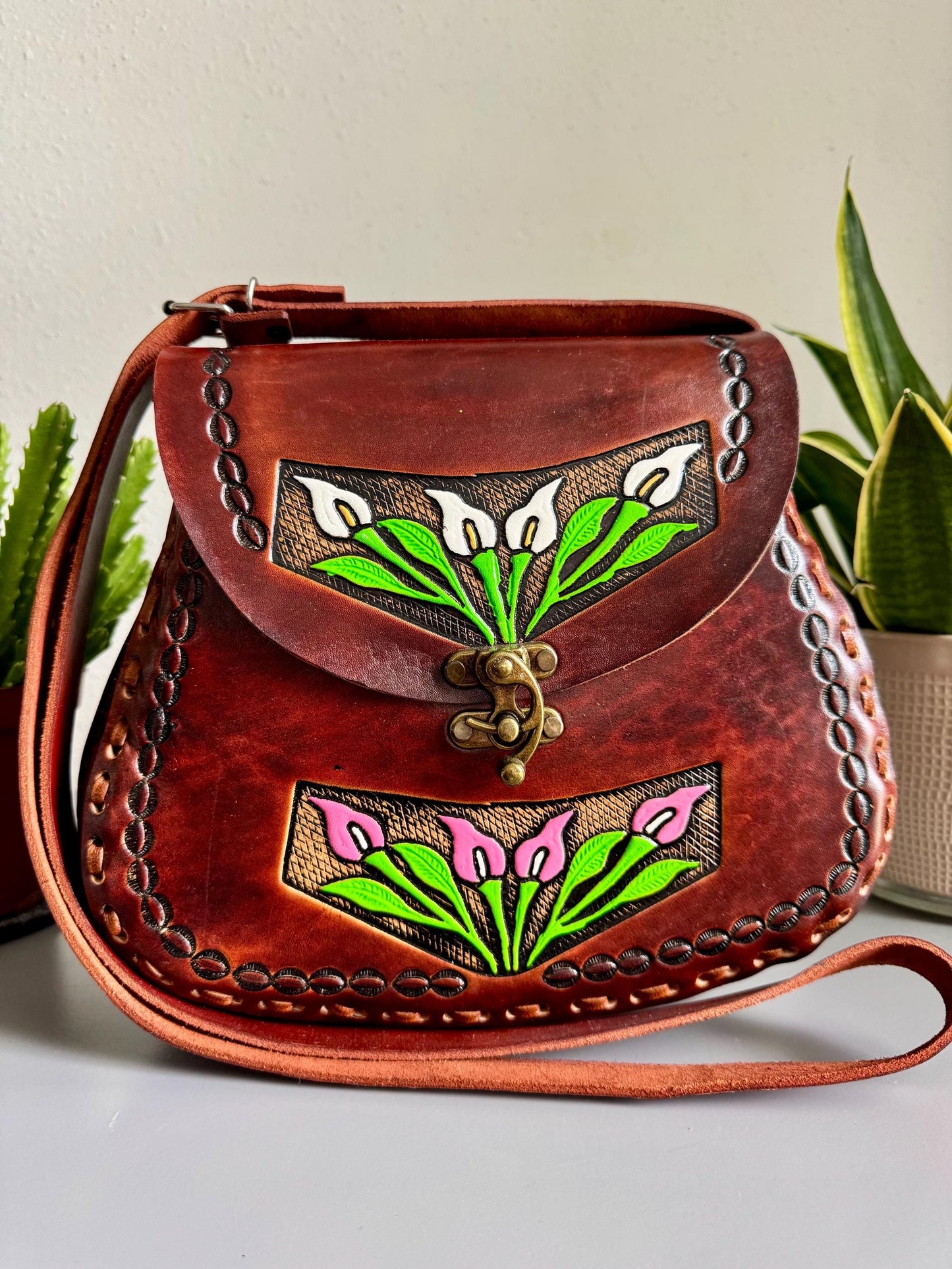 Handmade Leather Floral Purse: Tooled Mexican Handbag