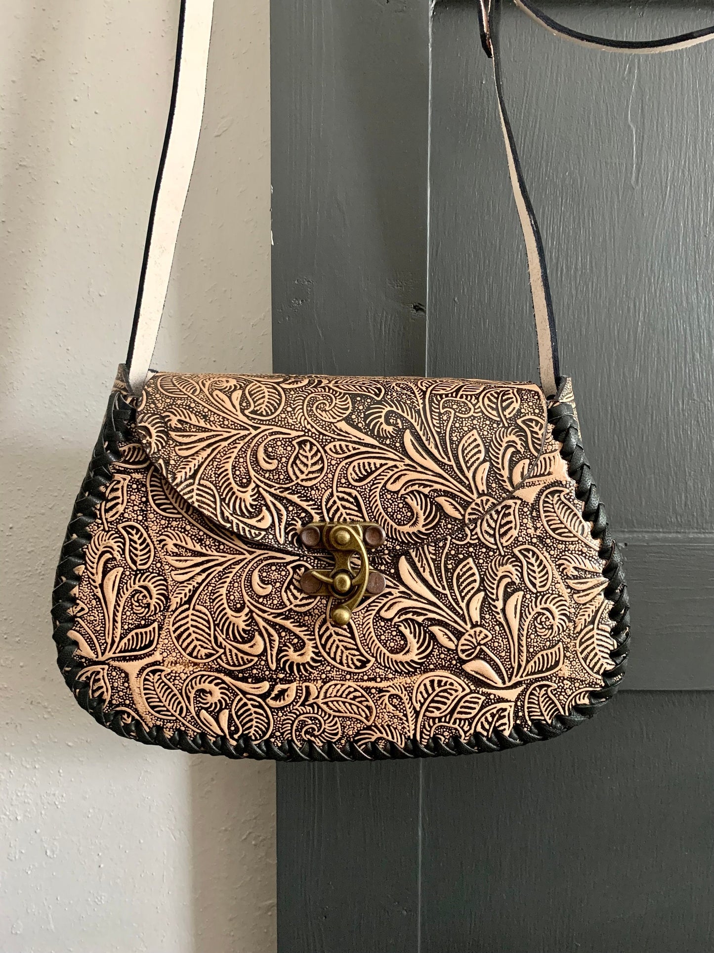 Leather Hand-Tooled Embossed Mexican Floral Purse / Handmade / Artesanal