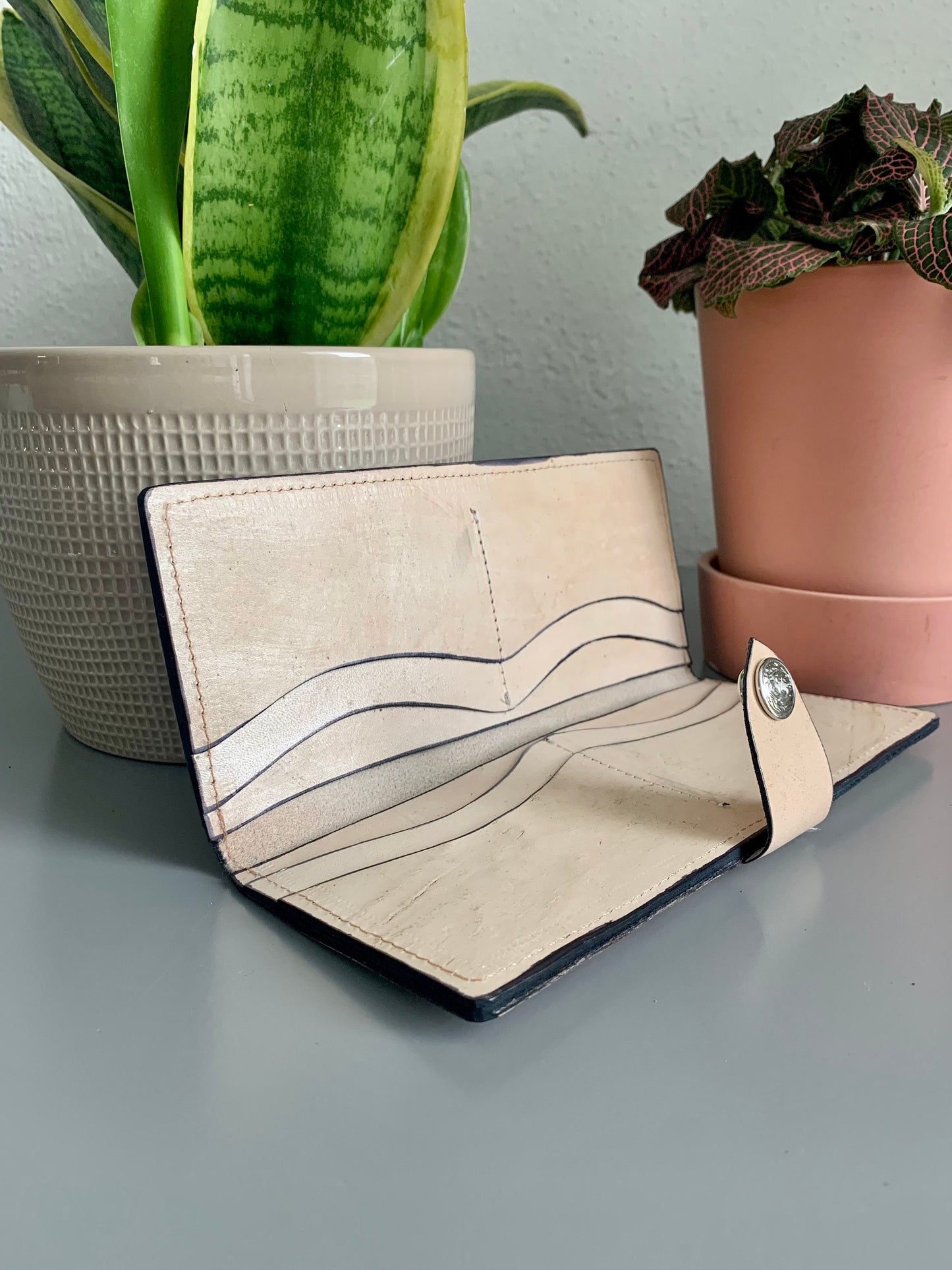 Hand Tooled Leather Hamsa Wallet: Artisan Crafted Bi-Fold