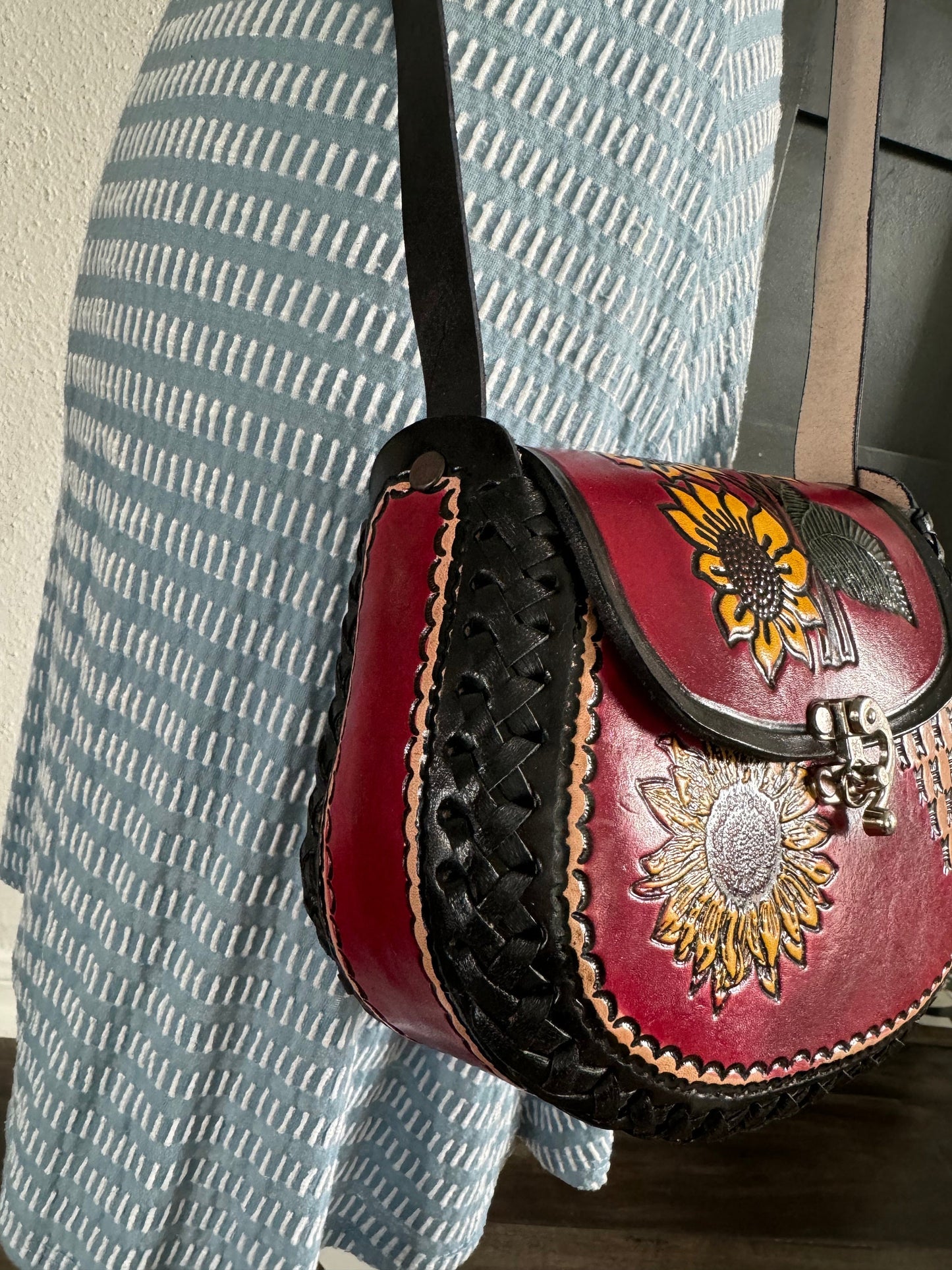 Hand-Tooled Embossed Mexican Leather Floral Purse, Sunflower Handmade Leather handbag, Hand painted Girasol, Artesanal