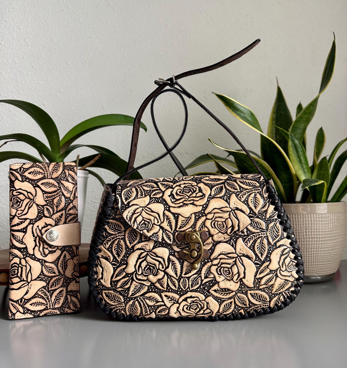 Hand-Tooled Embossed Mexican Leather Floral Purse and Wallet Set, Red Rose Handmade Leather handbag, Hand painted I Love You Rose, Artesanal