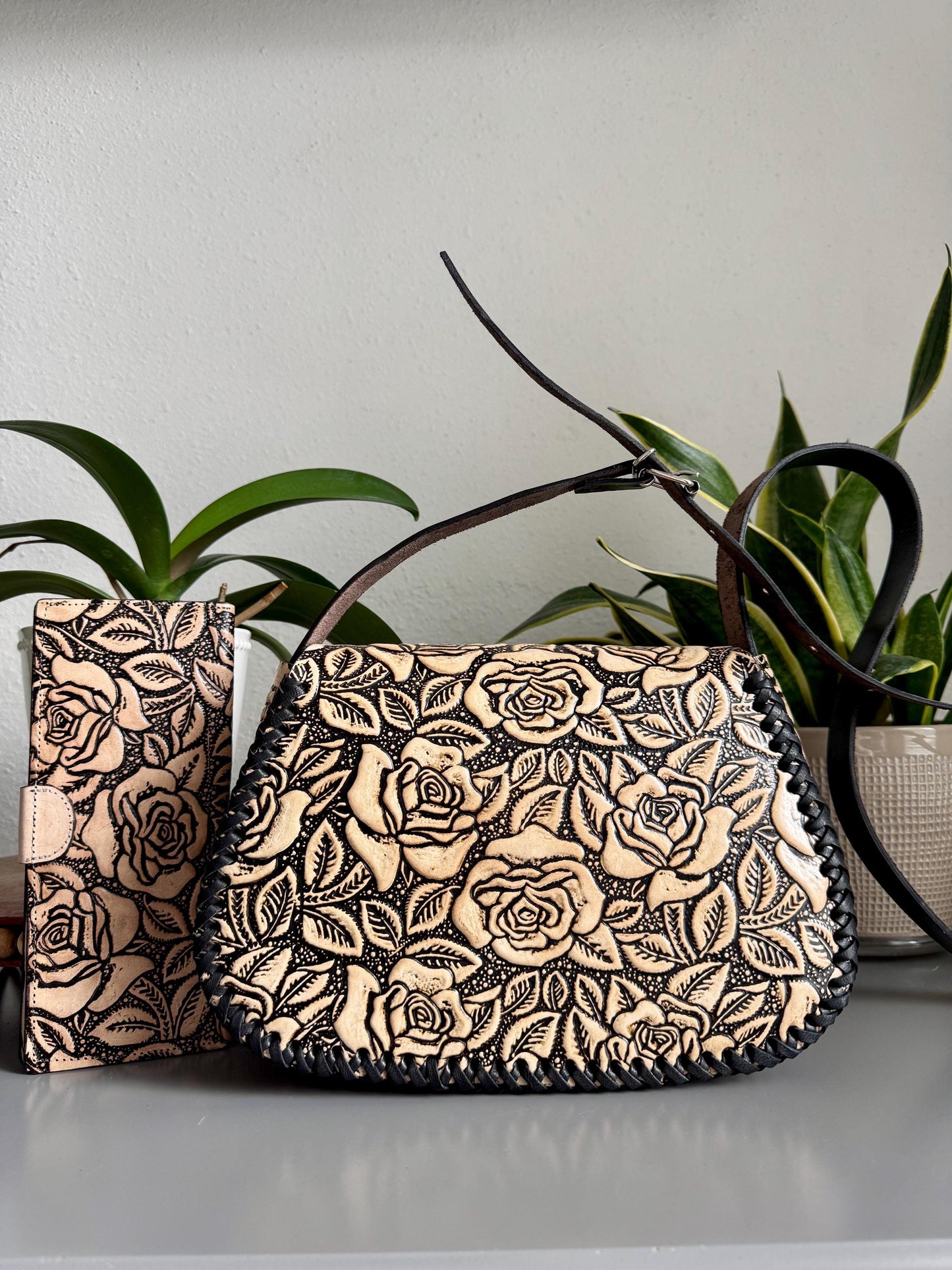 Hand-Tooled Embossed Mexican Leather Floral Purse and Wallet Set, Red Rose Handmade Leather handbag, Hand painted I Love You Rose, Artesanal