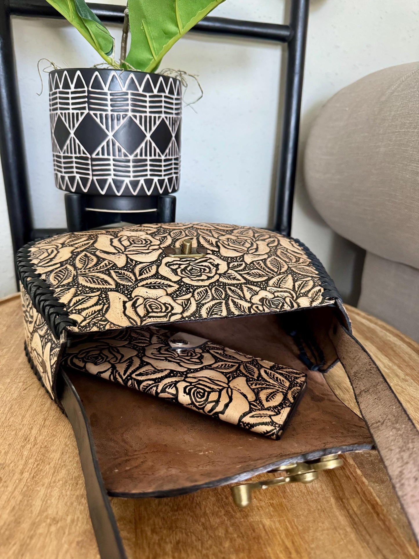Hand-Tooled Embossed Mexican Leather Floral Purse and Wallet Set, Red Rose Handmade Leather handbag, Hand painted I Love You Rose, Artesanal