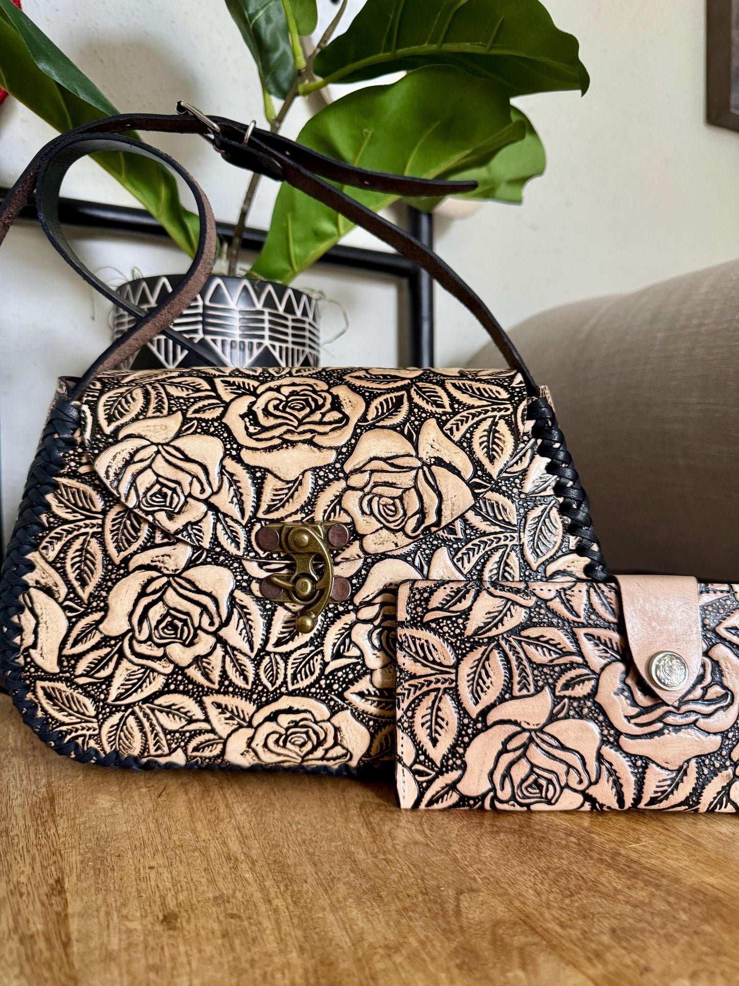 Hand-Tooled Embossed Mexican Leather Floral Purse and Wallet Set, Red Rose Handmade Leather handbag, Hand painted I Love You Rose, Artesanal