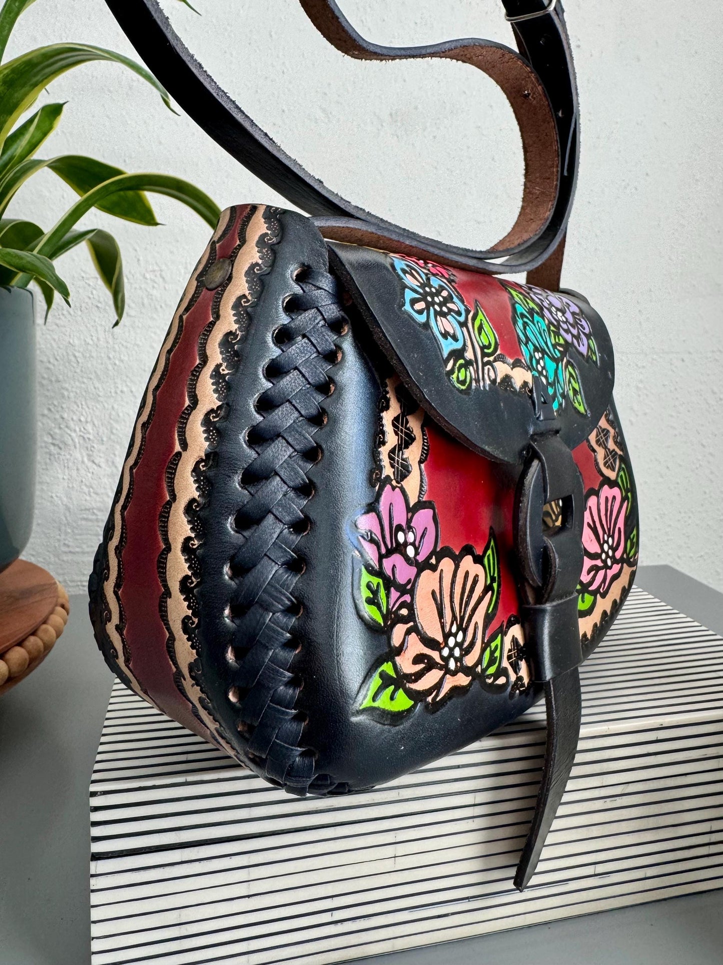 Hand-Tooled Leather Floral Purse: Genuine Mexican Artesania