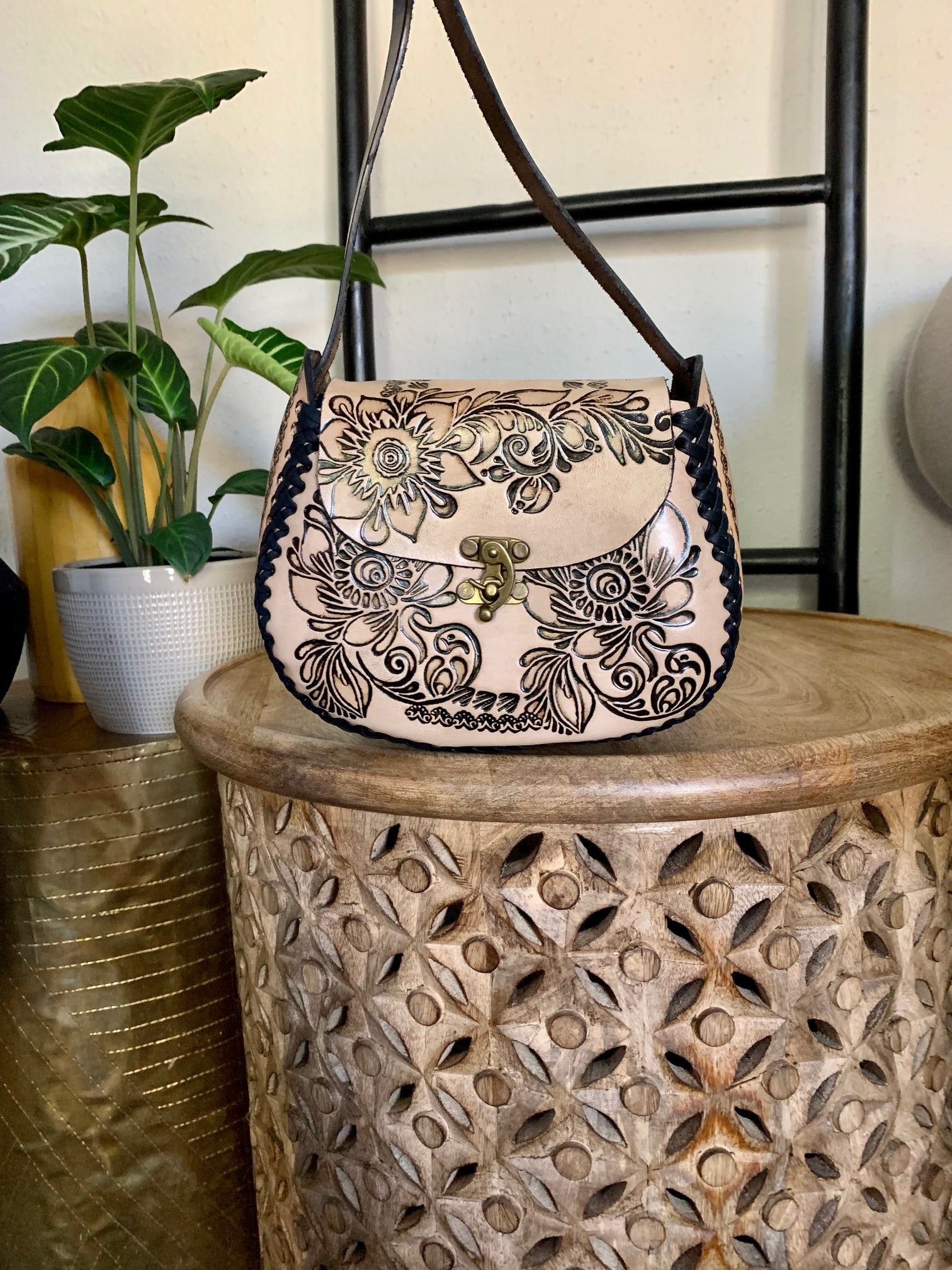 Hand-Tooled Embossed Mexican Leather Floral Purse / Handmade Leather outlet Bag / Handpainted / Artesanal