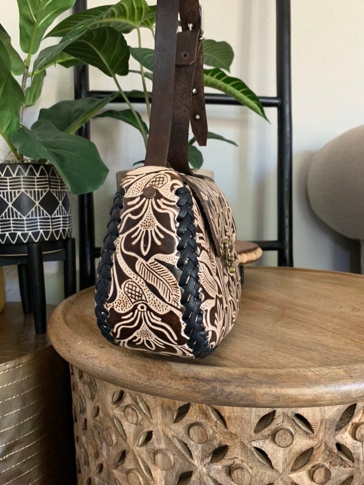 Hand-Tooled Embossed Mexican Leather Floral Purse / Handmade Leather Bag / Handpainted / Artesanal